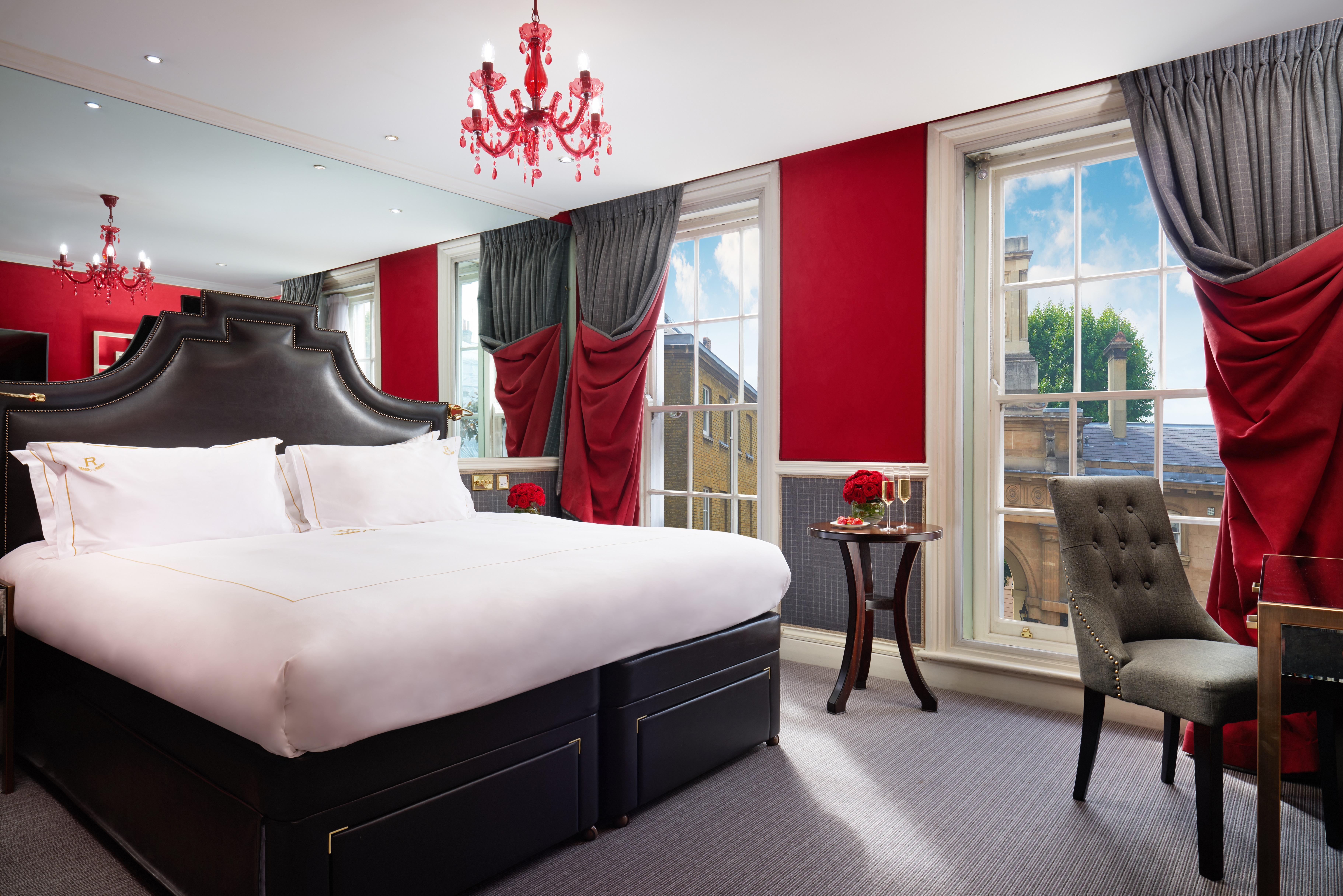 รูเบนส์ แอท เดอะ พาเลซ โฮเทล Hotel ลอนดอน ภายนอก รูปภาพ A bedroom at the hotel