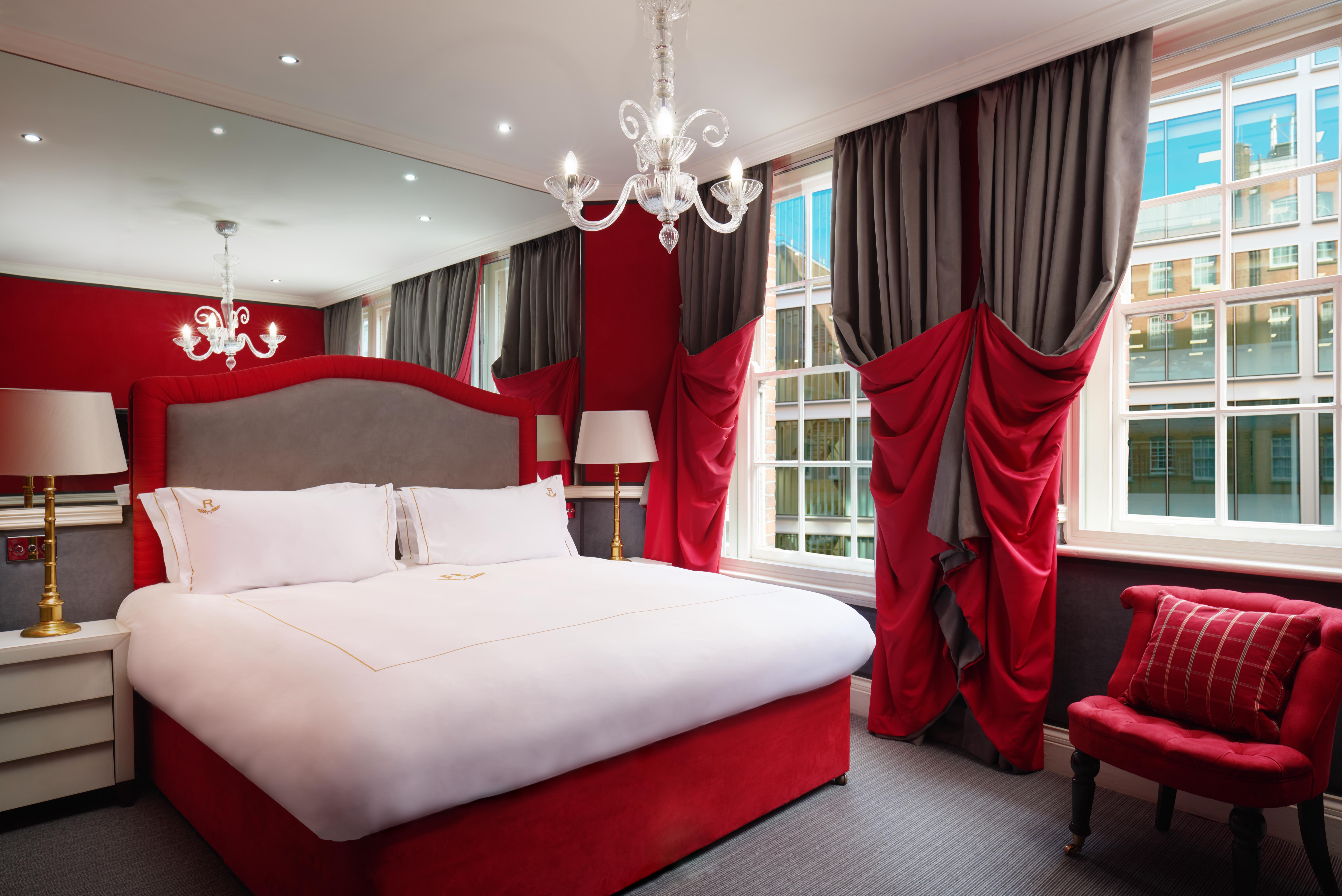 รูเบนส์ แอท เดอะ พาเลซ โฮเทล Hotel ลอนดอน ภายนอก รูปภาพ A bedroom at The Ivy Hotel