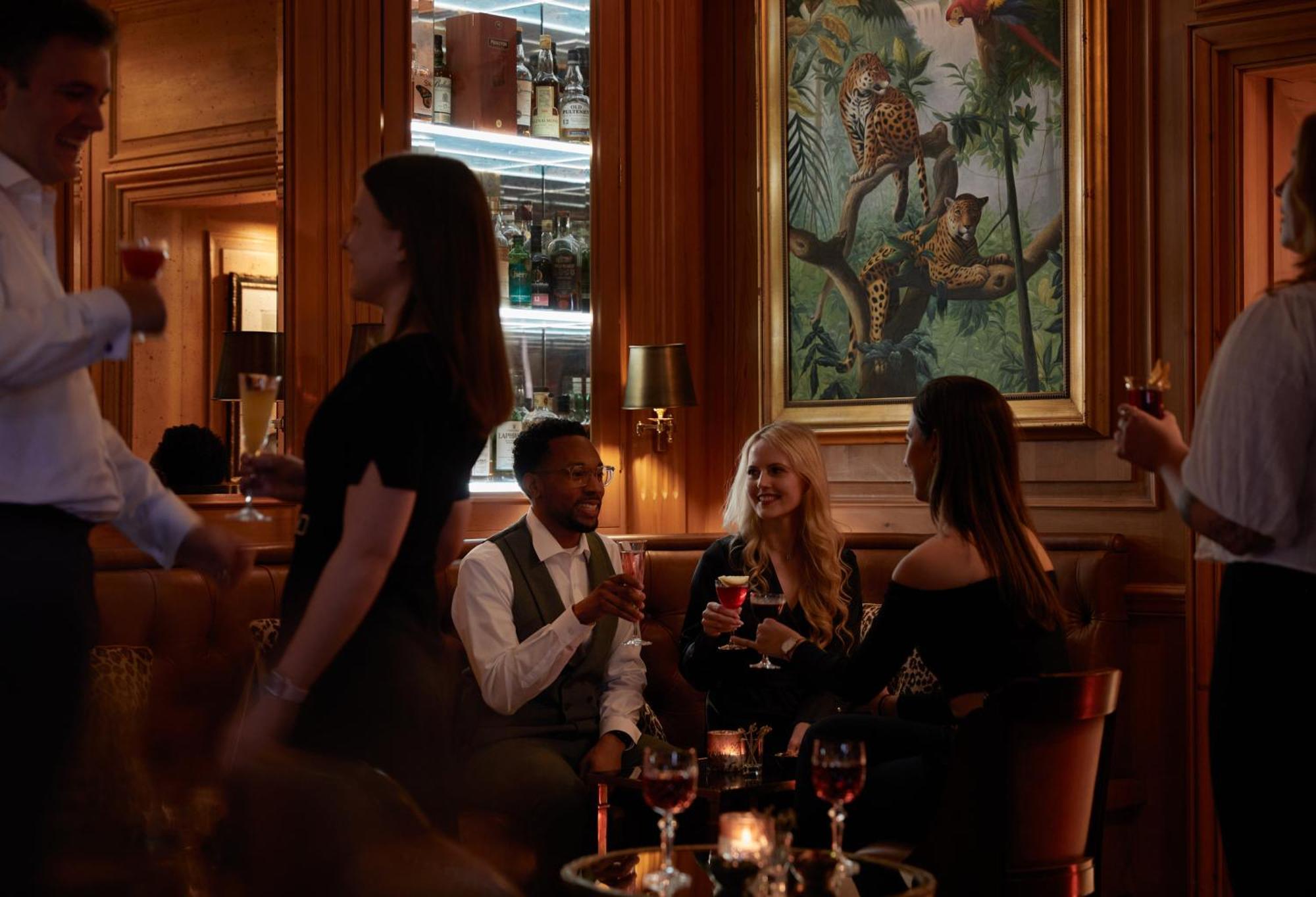 รูเบนส์ แอท เดอะ พาเลซ โฮเทล Hotel ลอนดอน ภายนอก รูปภาพ The bar at the Ritz Paris