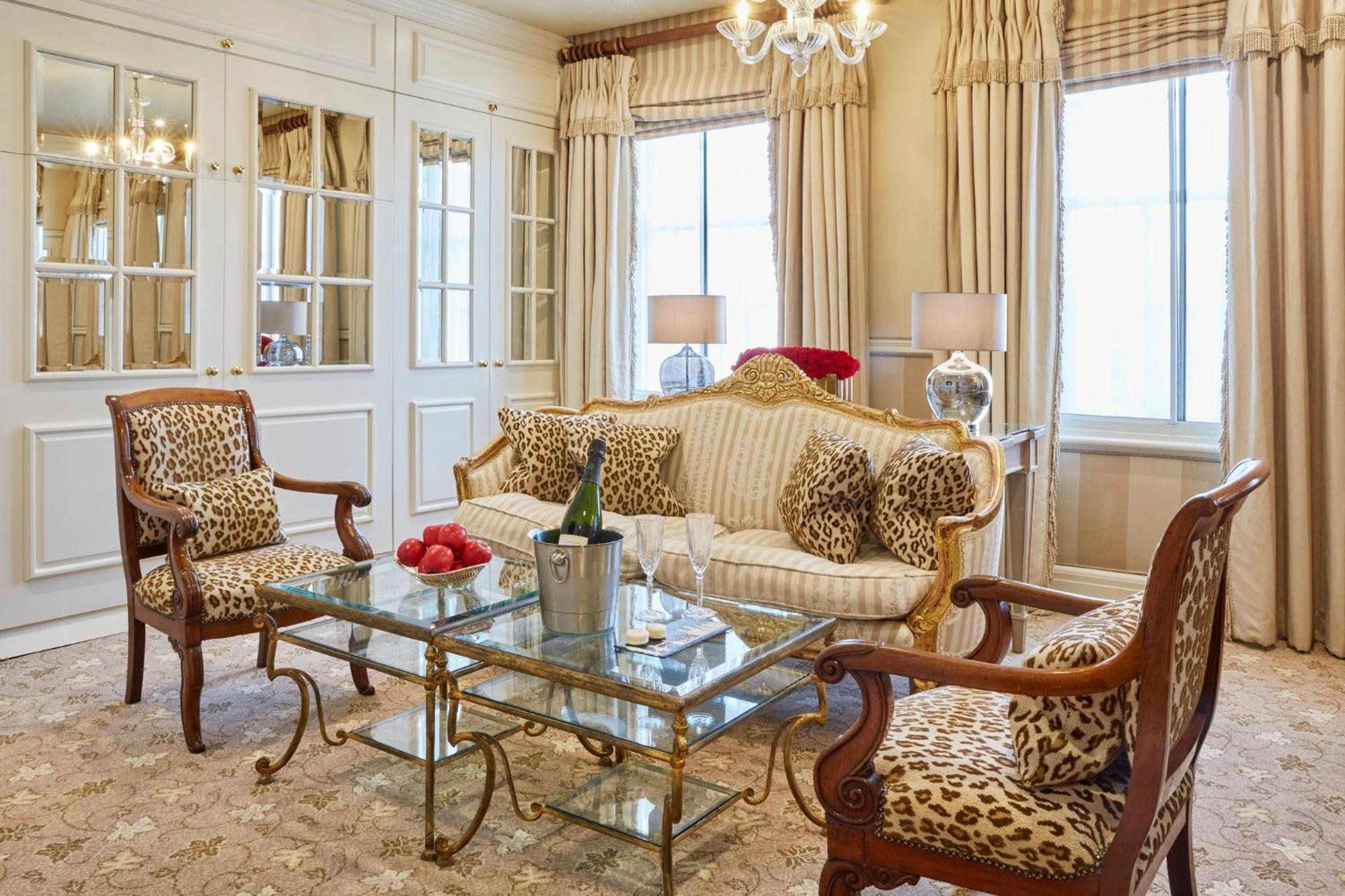 รูเบนส์ แอท เดอะ พาเลซ โฮเทล Hotel ลอนดอน ภายนอก รูปภาพ A living room
