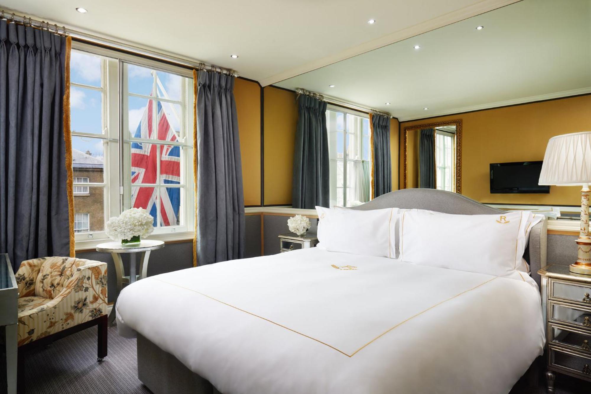 รูเบนส์ แอท เดอะ พาเลซ โฮเทล Hotel ลอนดอน ภายนอก รูปภาพ A bedroom at the hotel