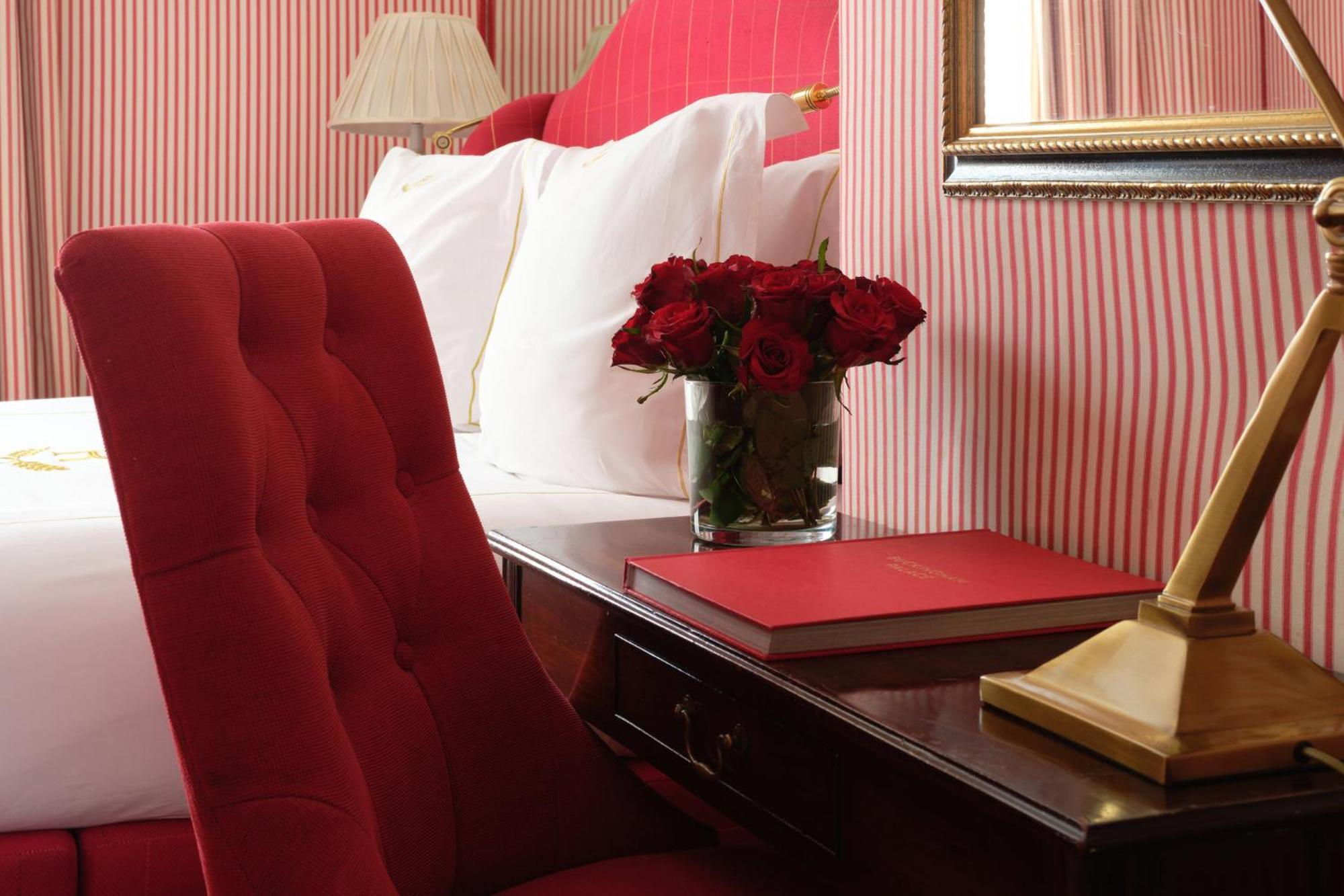 รูเบนส์ แอท เดอะ พาเลซ โฮเทล Hotel ลอนดอน ภายนอก รูปภาพ A room at the Hotel de Crillon