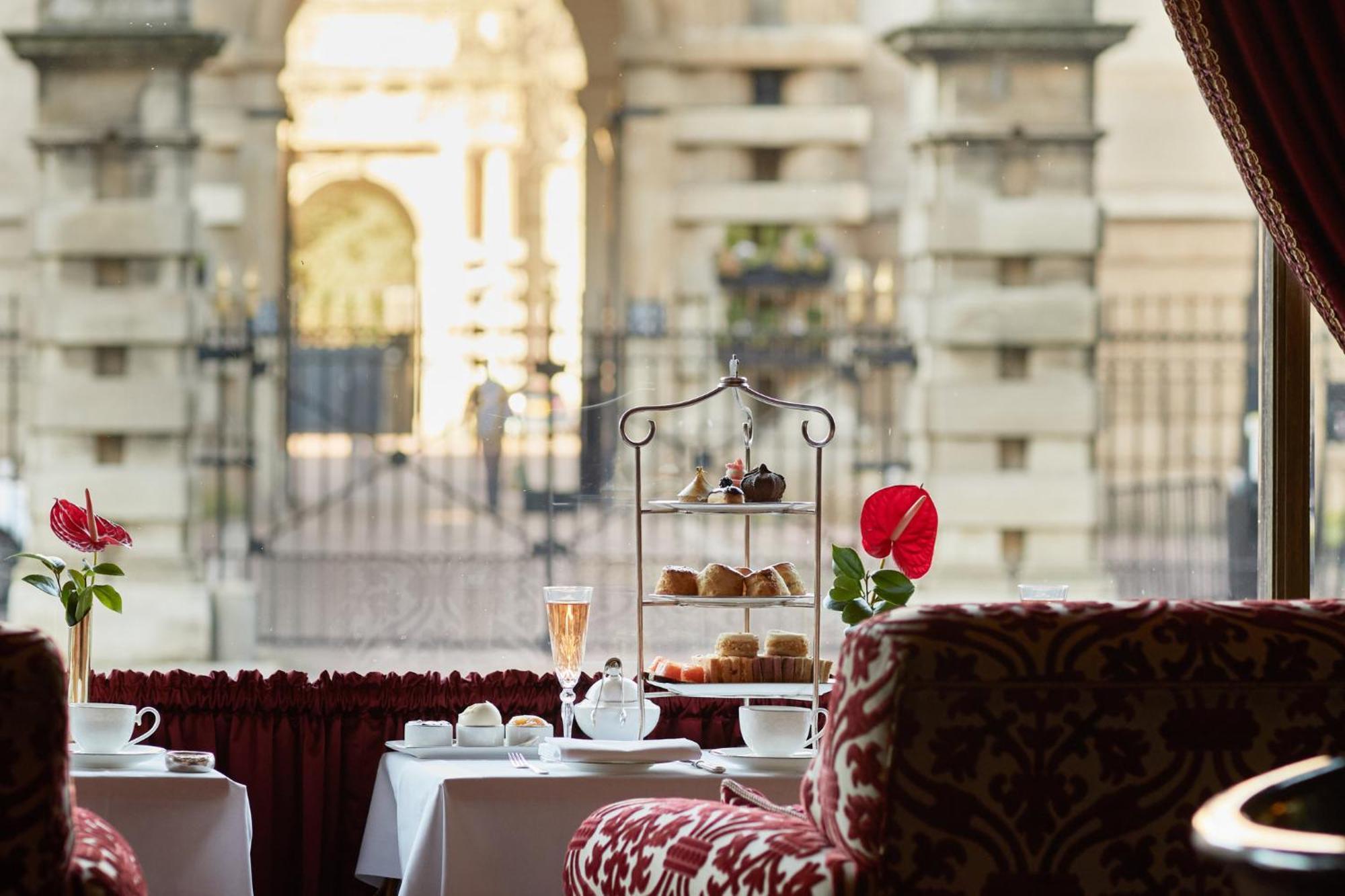 รูเบนส์ แอท เดอะ พาเลซ โฮเทล Hotel ลอนดอน ภายนอก รูปภาพ Afternoon tea at the Ritz